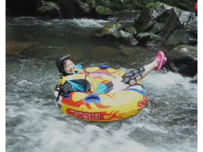 [Yamanashi, Ootsuki] Play in the river! Tubing tour in overwhelming nature!