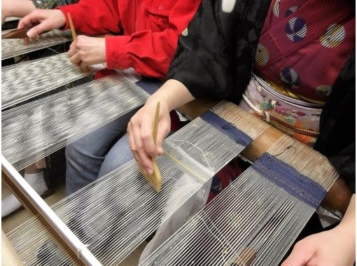 [Kyoto/ Kamigyo Ward] Making coasters with weaving (hand weaving)! "Nishijin nail sewn weaving" Traditional craftsmen and craftsmen carefully support!の画像