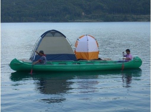 【長野・大町市　キャンプ】星の光が降り注ぐ青木湖湖上でテント泊　の画像
