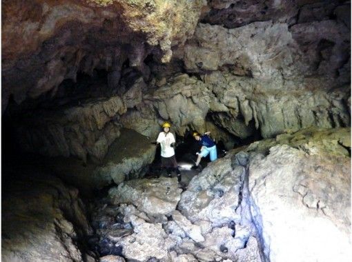 【Okinawa · Ishigaki】 Short Course · Caving stone caving experienceの画像