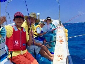 Kadena Fishing Port Tropical Fishing Tour for ages 3 and up (Reservations on the day available) Fish can be eaten at a nearby restaurant First-timers welcome