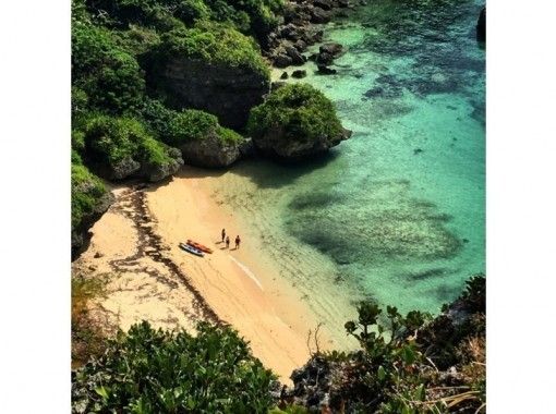 果報バンタ下、｢ンダカチナ浜｣へ行くツアーの画像