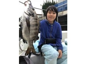 [โตเกียว/ ฮาเนดะ] เรือเช่าเหมาลำปลาทะเลดำ 120 นาที ★ตกลงสูงสุด 7 คน♪ เราสามารถแนะนำร้านอาหารที่คุณสามารถกินปลาที่คุณจับได้