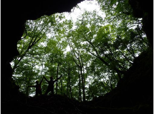 山梨県/富士山エリア【未知先案内ツアー】大噴火口と溶岩洞窟を巡るの画像