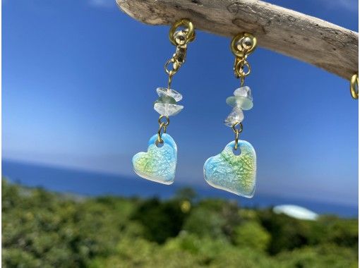 【沖縄・本部・美ら海エリア】陶器やちむん「沖縄の海」アクセサリー作り体験【ピアス/イヤリング】約45分の画像
