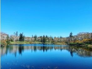 [Hokkaido/Niseko] Shinsennuma/Naganuma day trip autumn leaves swamp tour with a professional guide