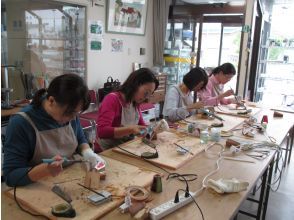 [เมือง Obanazawa จังหวัด Yamagata] ประสบการณ์กระจกสีแฮนด์เมด ・ มาทำโป๊ะโคมด้วยการผสมผสานแก้วหลากสีสันกันเถอะ!