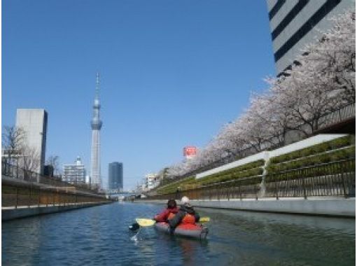 【東京・江戸川】都会でカヌーを楽しもう！逆さスカイツリーを眺める！スカイツリーミドルカヌーツアー 4歳～シニアまでOKの画像