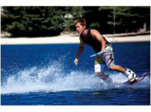 [Wakeboard] Experienced course! Bring your own tools ｜ Pleasure boat slippery on the sea surface ◎ ♪ Same-day telephone reservations are possibleの画像