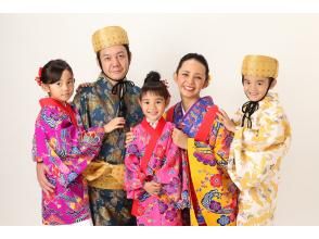 【冲绳国际通】亲子必游！家庭着装和摄影课程♪ -仅限家庭的课程（3人或以上）-服装折扣10％！