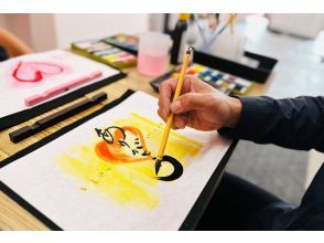 [Asakusa, Tokyo] Learn from a creative calligrapher! Art calligraphy experience. Boost your imagination! Write the thoughts you want to convey in kanji art! <Includes original art calligraphy and Japanese sweets>