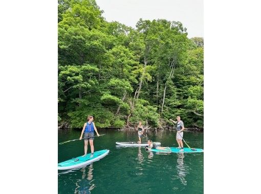 [Hokkaido, Lake Kussharo] "Parent-child discount plan" Parent-child tandem! Panoramic SUP cruising with spectacular views! | Beginners welcome | Tour photos includedの画像