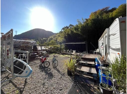 【静岡・熱海】PrivateOutdoorFacility アウトドア体験施設「ベースキャンプ湯河原」トレーラーハウス★（素泊まり）の画像