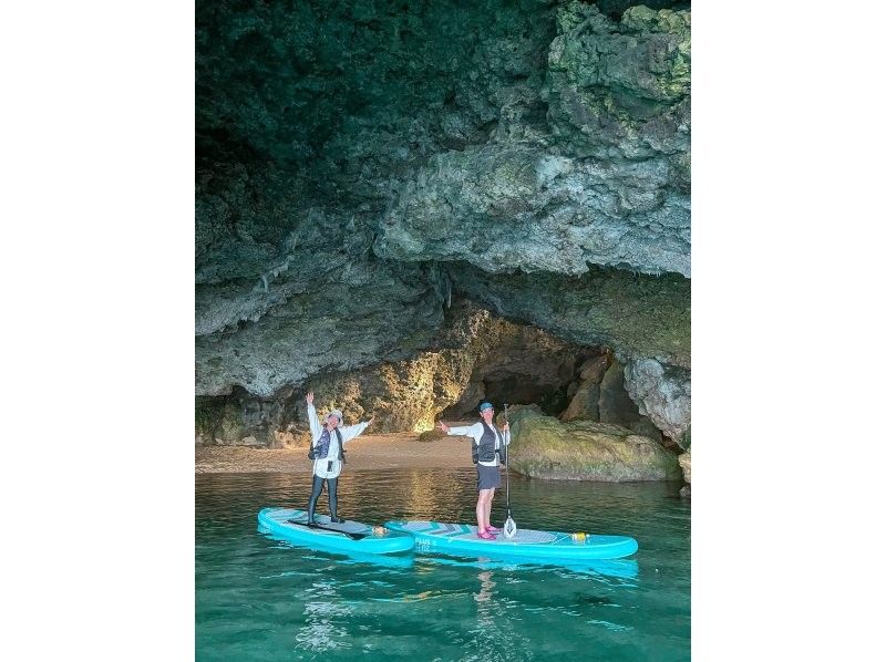 [เกาะอิชิงากิ] นี่เป็นสถานที่เดียวที่คุณสามารถเล่น Blue Cave SUP ได้! ★ทัวร์ส่วนตัวจำกัดเพียง 1 กลุ่ม★รับรองว่าต้องบอกว่าดีใจที่มาที่นี่!✨の紹介画像