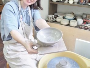 [3 minutes walk from Honmachi Station on the Osaka Subway Midosuji Line] Make your dreams come true! Experience a full-scale electric potter's wheel ☆ It feels good to touch the clay ♪