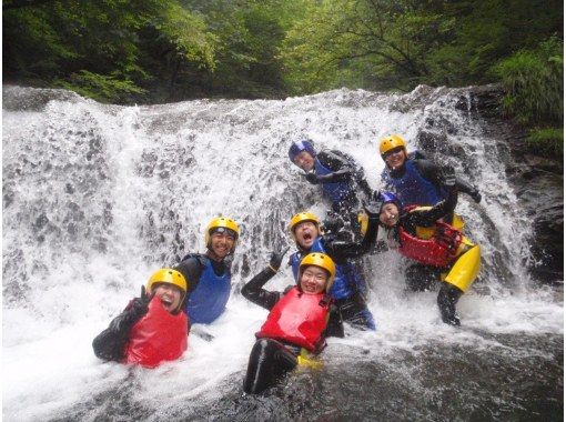 【磯部温泉 近郊／関東 群馬】キャニオニング　川遊び アドベンチャー　川下り 滝滑り、渓谷 源流探検　◎小1〜OK！自然体験 レジャーの画像