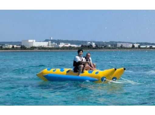 [Itoman/Naha] Have fun in the deserted sea with thrilling activities including clear sup, wakeboarding, and banana boats! 10 kinds of marine activities for 120 minutes!の画像