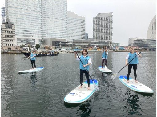 【横浜】SUPで横浜の街と水辺を楽しむ少人数制ツアー（2時間コース）の画像