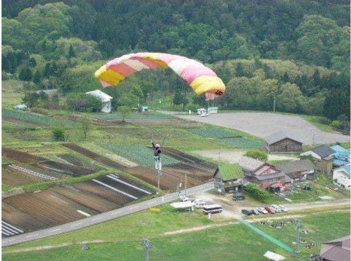 [Hyogo/ Kannabe Kogen] united with the sky! Refreshing aerial walk "Paragliding 1 day experience course" beginners and children welcome!の画像