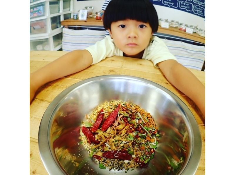 [冲绳石垣岛]制作纪念品！ 「辣椒油手工制作体验」不如亲手制作辣椒油！ ？の紹介画像