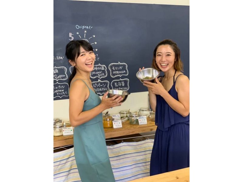 [冲绳石垣岛]制作纪念品！ 「辣椒油手工制作体验」不如亲手制作辣椒油！ ？の紹介画像