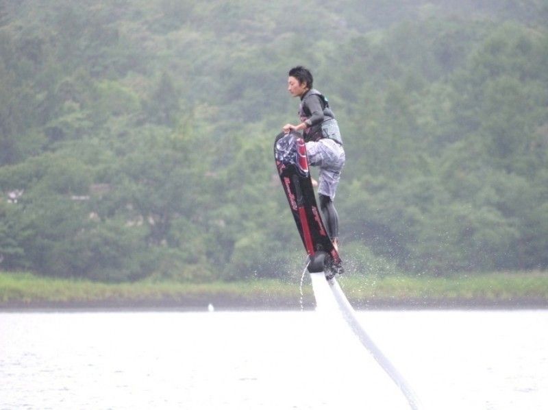 [山梨-山中湖]飞行冲浪！漂浮滑板（1组15分钟）[AM]の紹介画像