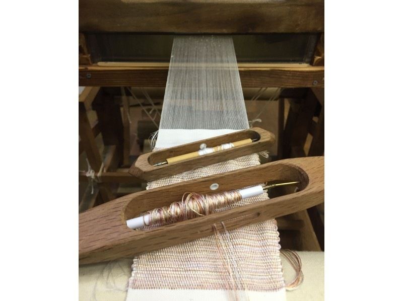 [Kyoto / Kita Ward] Weaving experience (plain weaving / hand weaving) & workshop tour / Experience the best Nishiki traditional fabrics, art and historyの紹介画像