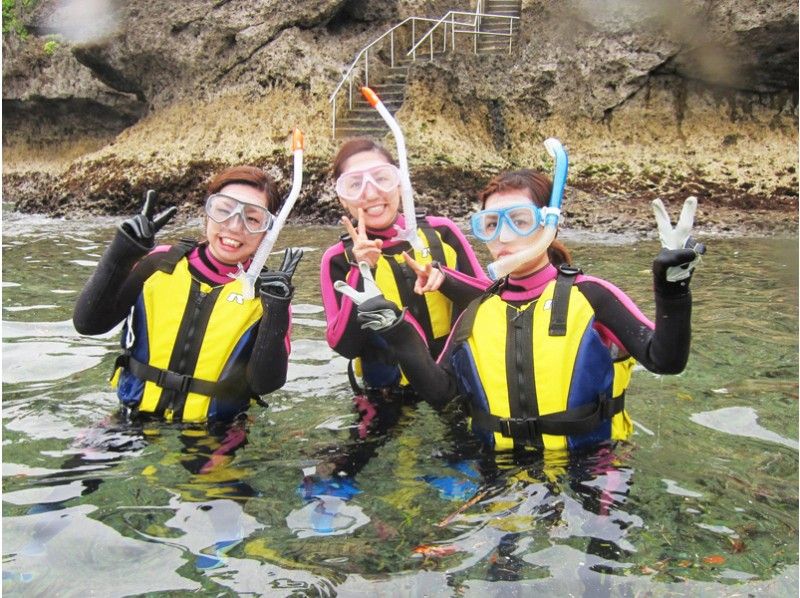 【沖縄・青の洞窟・シュノーケル】青の洞窟と熱帯魚の餌付け満喫！大人気GoPro写真＆動画無料！地元沖縄人ガイド！口コミ＆写真満足度Ｎo1の紹介画像