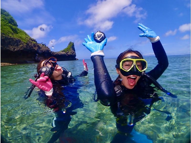 【沖縄・サンゴ礁・体験ダイビング】サンゴ礁と熱帯魚の餌付け満喫！完全貸切！GoPro写真＆動画無料！沖縄人ガイド！口コミ＆写真満足度Ｎo1の紹介画像