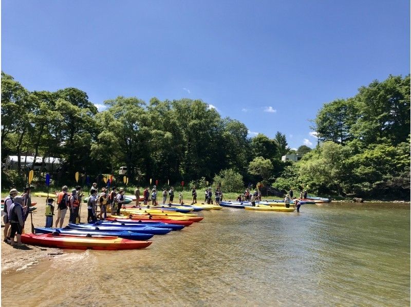 [สัมผัสประสบการณ์พายเรือแคนูที่ทะเลสาบฮิบาระ] พบกันเวลา 9.00 น. หลักสูตรเช้า 2 ชั่วโมงの紹介画像
