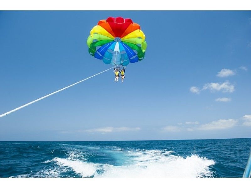 [Okinawa Chatan] Enjoy! Tube system 3 tubes & Parasailing