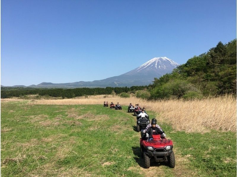 A family enjoying the Bop Mt. Fuji buggy and Appi Kogen buggy experience