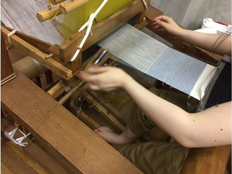 [Kyoto] Weaving experience-Weaving brocade (twill weaving) & workshop tour! Touch the best art and history!の紹介画像