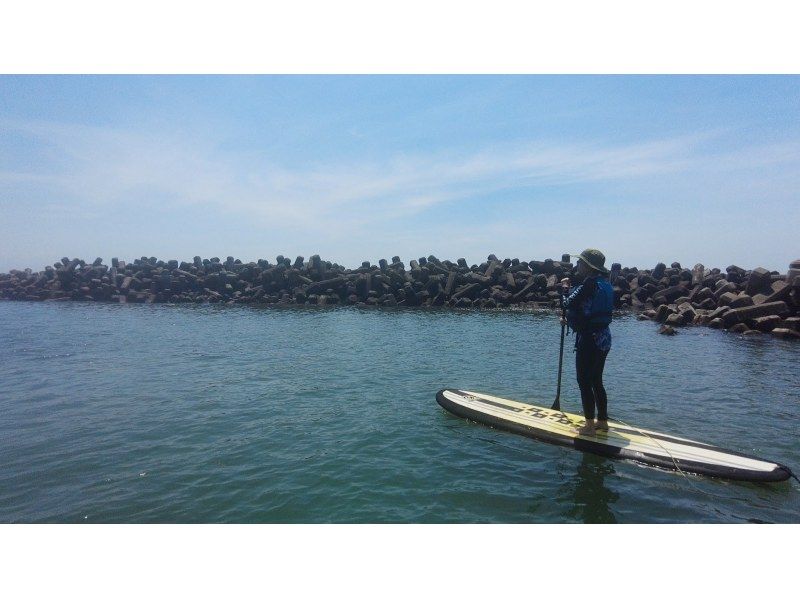 [Kanagawa/Shonan] SUP experience in the sea with a view of Enoshima. Safe even for beginners. Convenient beachfront. Relax in an old-style house after the experience.の紹介画像