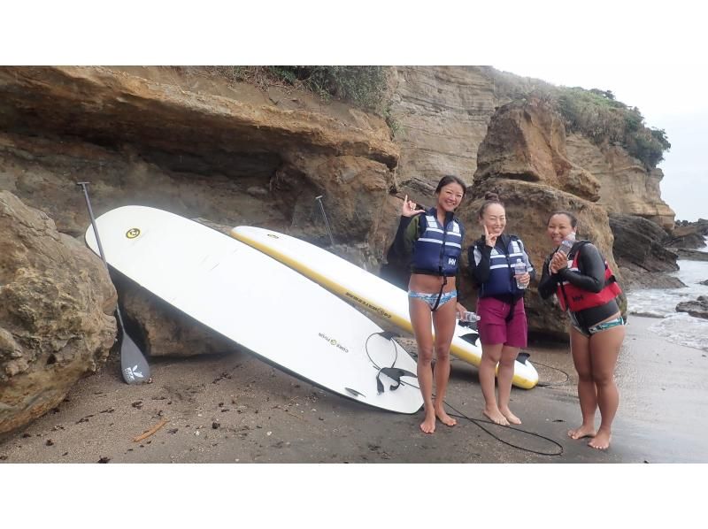 [Kanagawa/Shonan] SUP experience in the sea with a view of Enoshima. Safe even for beginners. Convenient beachfront. Relax in an old-style house after the experience.の紹介画像