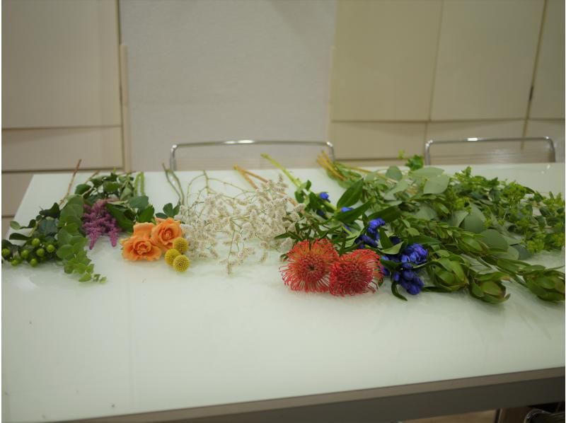 【愛知・名古屋】ドライフラワーになる生花のスワッグ（壁飾り）体験レッスン