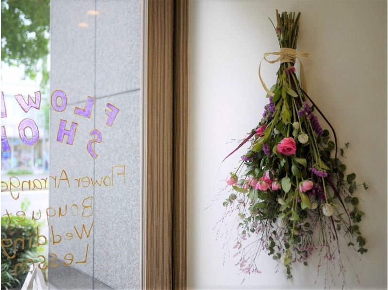 【愛知・名古屋】ドライフラワーになる生花のスワッグ（壁飾り）体験レッスン