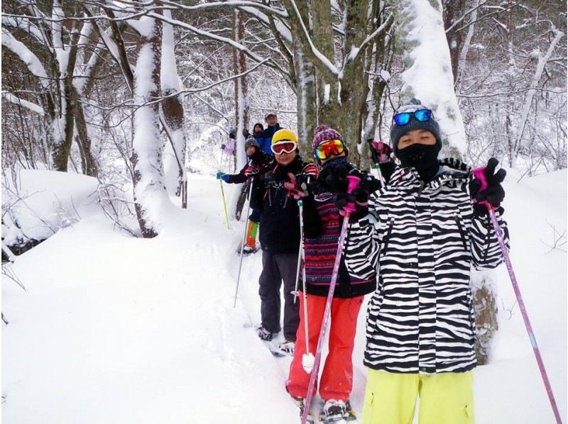 [Fukushima/Urabandai AM] Safe Small-Group Snowshoe Tour at Blue-Shining Goshikinuma