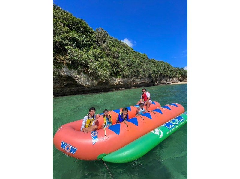 [冲绳/古宇利岛]每个团体的安全包机体验！轻松的海上体验♪经典香蕉船15分钟计划の紹介画像