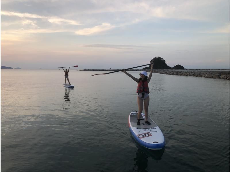 【福井県 高浜町 若狭和田ビーチ】早朝SUP体験90分～人混みを避けて静かな早朝の海で朝飯前の水上散歩