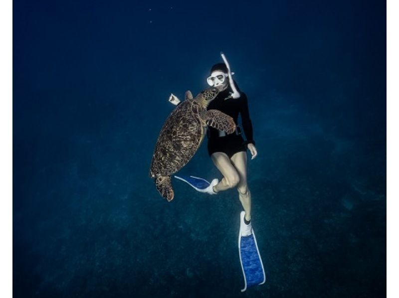 [Kagoshima / Amami Oshima Central] Half-day boat tour in the highly transparent sea!