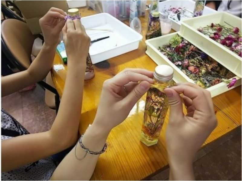 【三重・鈴鹿】「ハーバリウム体験」気楽に１本挑戦！花材は３００種類もあります！鈴鹿サーキットすぐ！の紹介画像