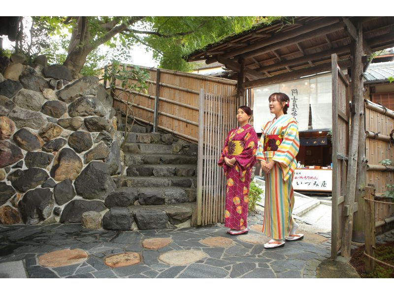 【京都清水寺】步行3分鐘即可到達清水寺！可以自由選擇的租借浴衣男女兒童同價2,980日圓（不含稅）の紹介画像