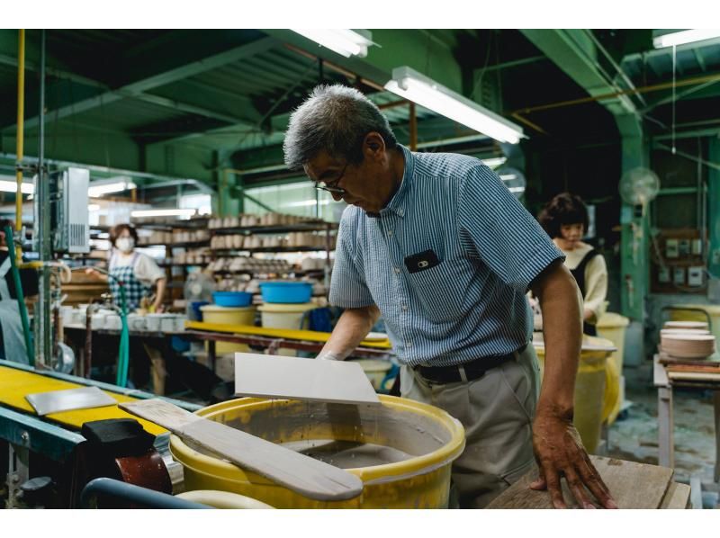[Ishikawa/Komatsu] Study various methods of Kutani ware-shaping with rokuro potter’s wheel