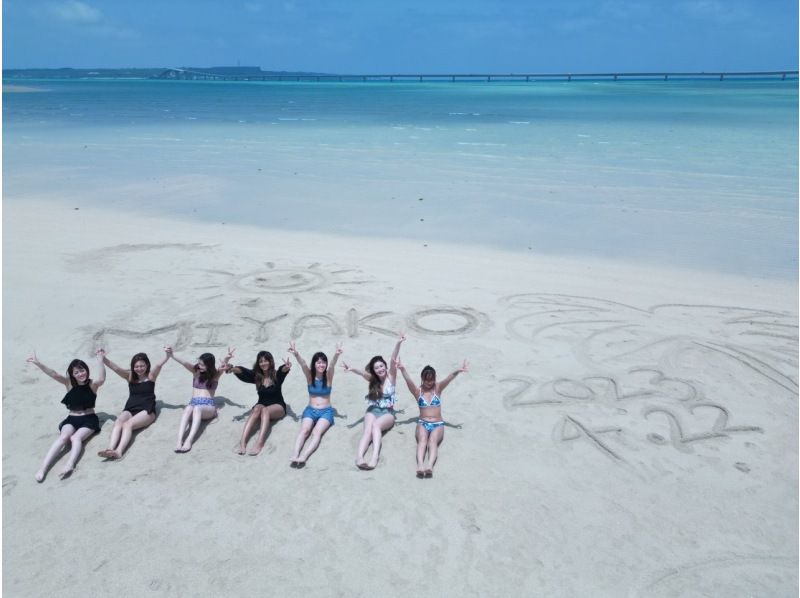 ☆Sea turtles & clear kayaking & phantom island☆Uni beach drone aerial photography tourの紹介画像