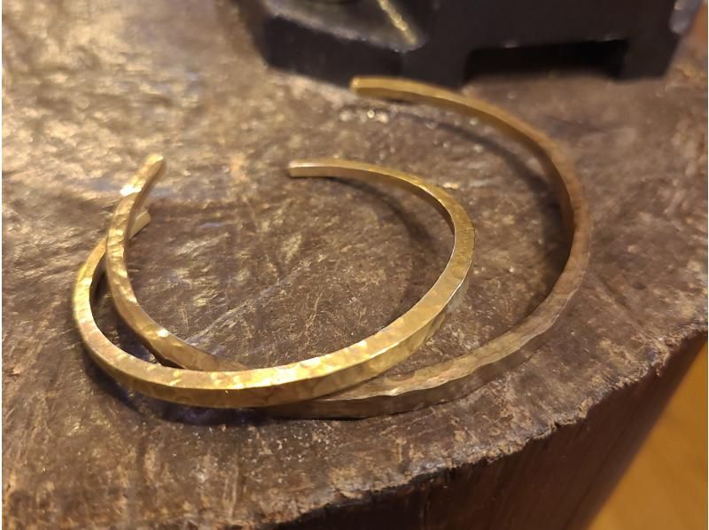 [Kyoto/Kita Ward] 90 minute bangle making experience! Silver, brass! Engraving is also possible ★ Beginners, families, and couples are welcome (reservations can be made until the morning of the day)の紹介画像