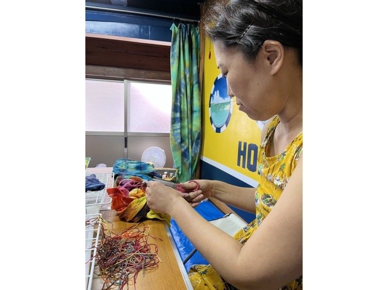 [Tokushima, Oboke and Koboke] Tie-dyeing experience - Dye your own T-shirt! (One T-shirt for free)の紹介画像