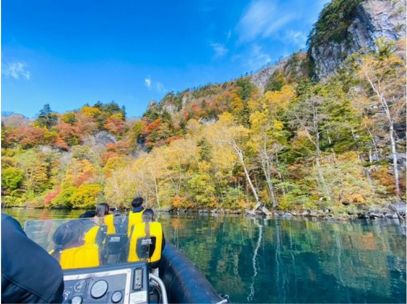 [Aomori/Lake Towada] Only for those who bring their SUP! Boat & SUP tour of the world's largest double caldera lake "Lake Towada"! To Itomuka Cove ♪の紹介画像