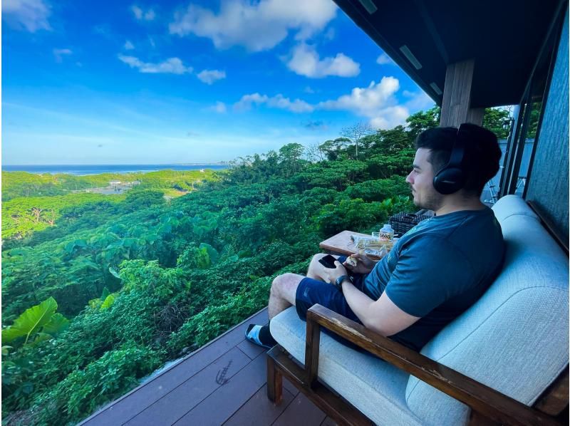[Motobu Town/Minna Island/Sesoko Island] Fun diving in the overwhelmingly transparent sea (2 boats) ☆ Use of the spectacular footbath cafe ☆ OK for one person! Photo and video gifts!の紹介画像