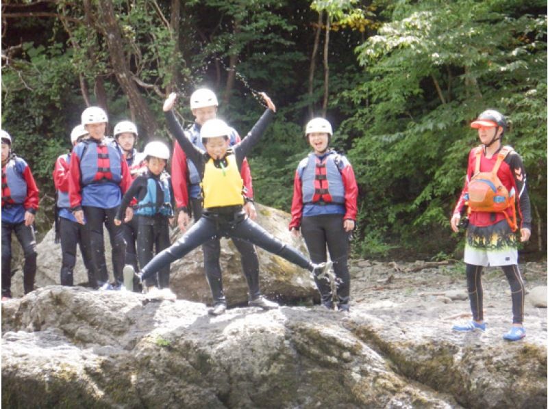 [Gunma/Minakami/Half-day rafting 3 hours/Tour photos are free!] <Family discount> A water adventure for the whole family! ★Student discount availableの紹介画像